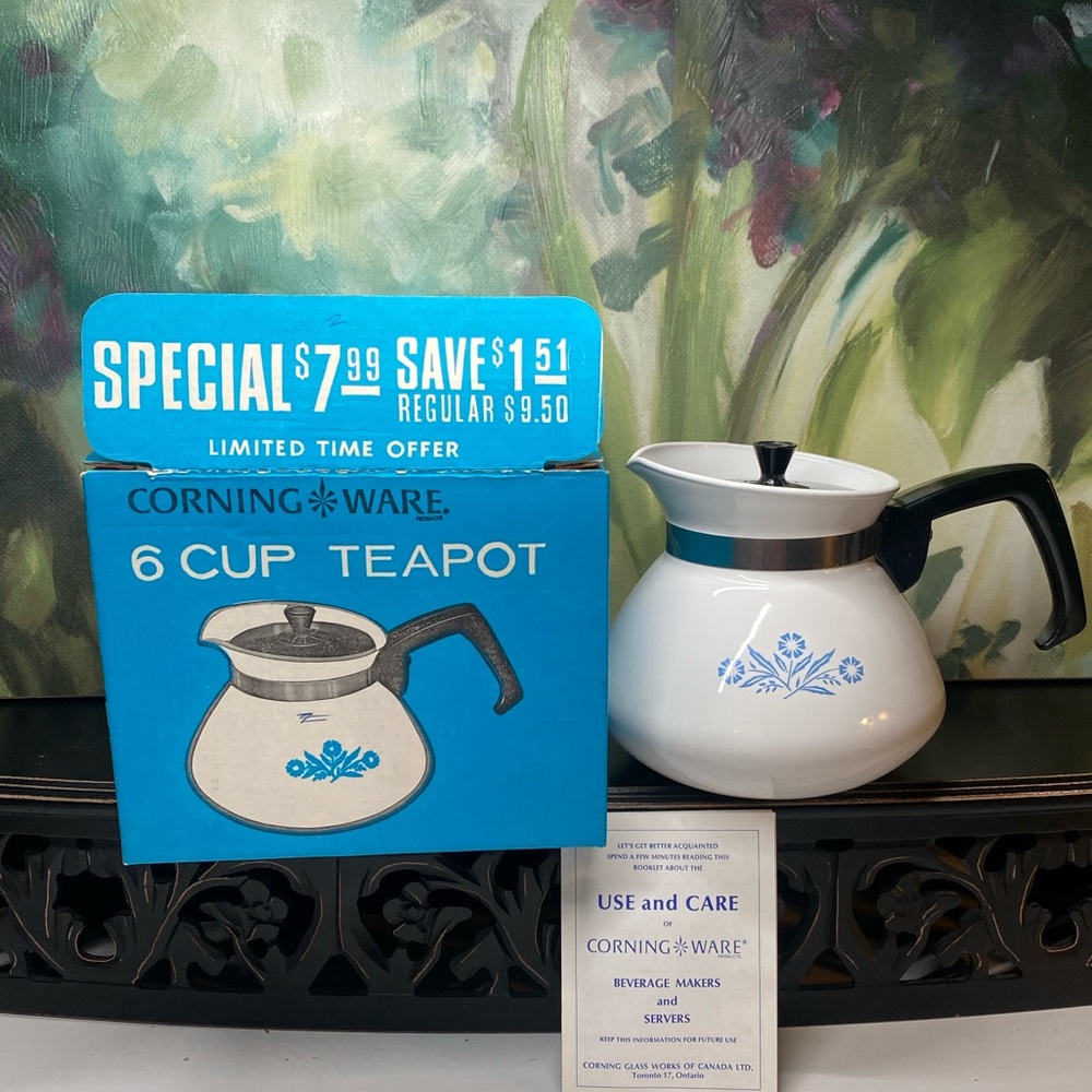 Beautiful Blue Cornflower 6 Cups Teapot Corning Ware 1970’s NWT Box
